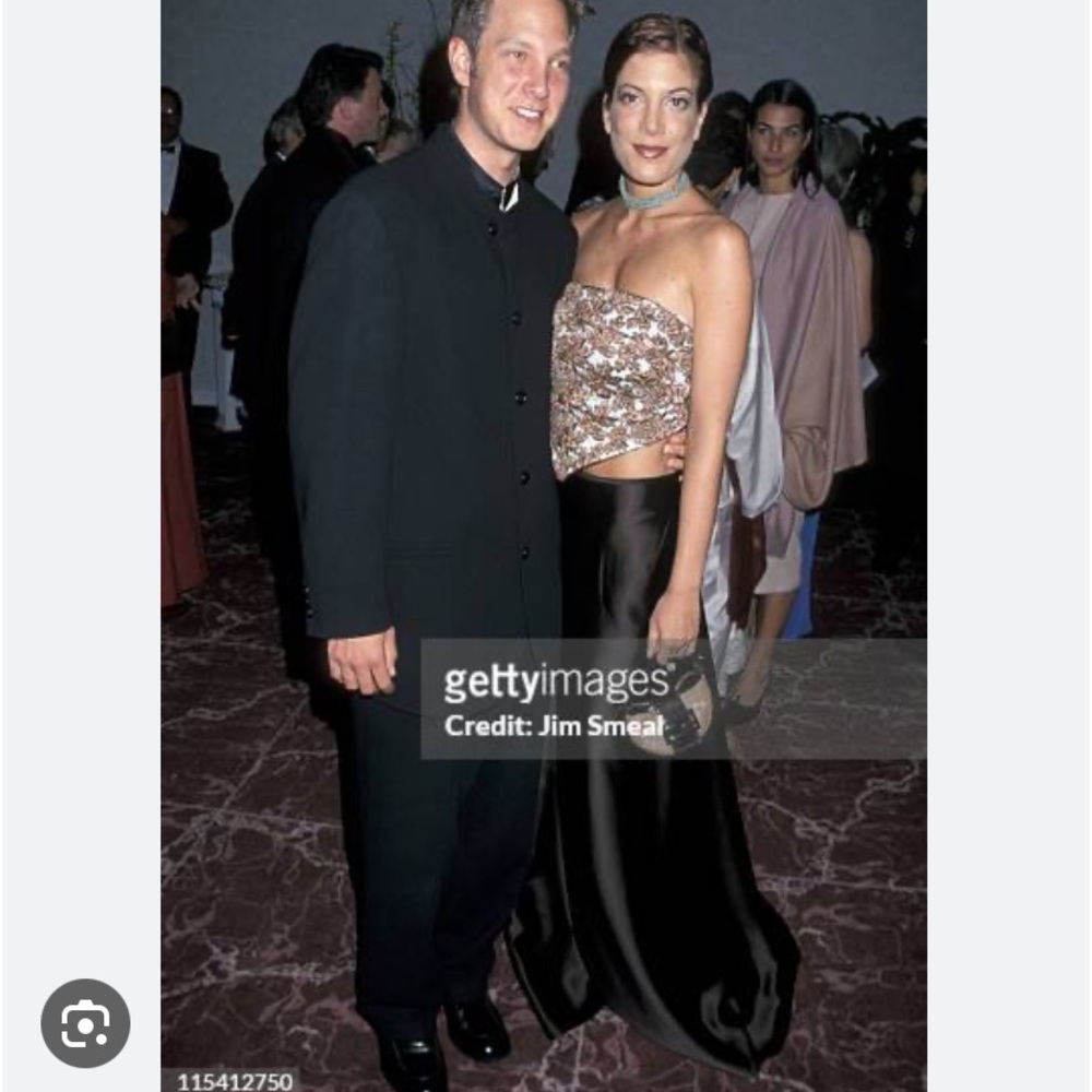 Tori Spelling’s Eduardo Lucero Y2K  skirt and top glam formal outfit